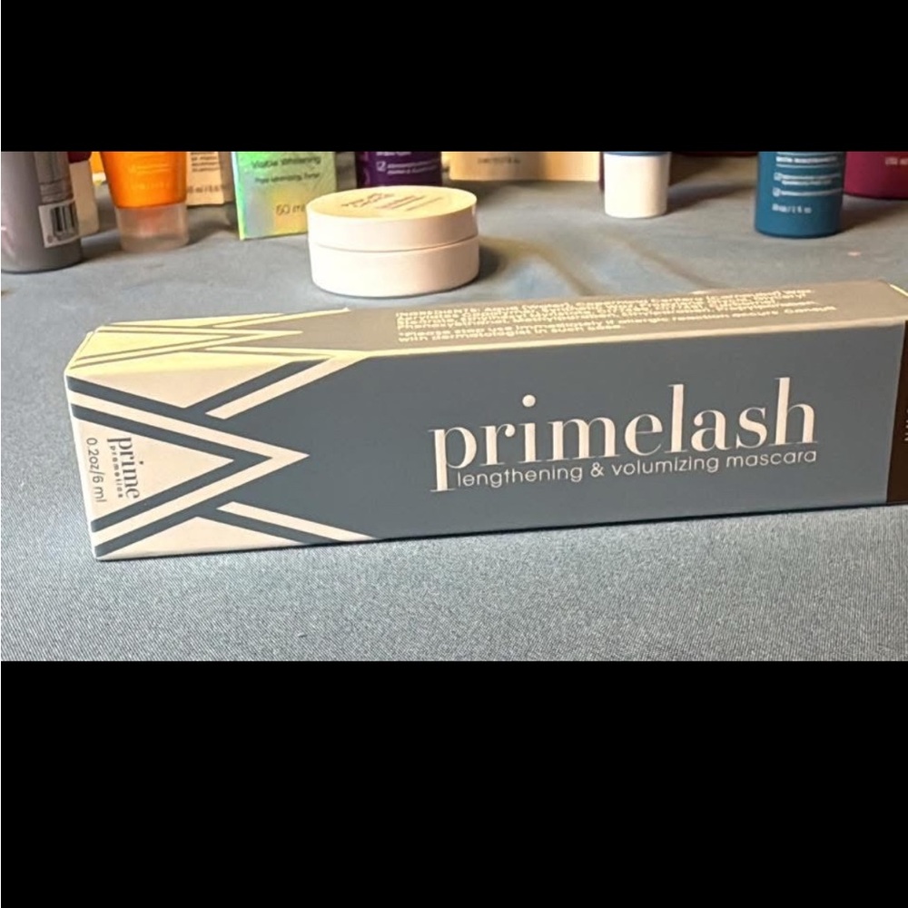 Gray Lengthening & Volumizing Mascara